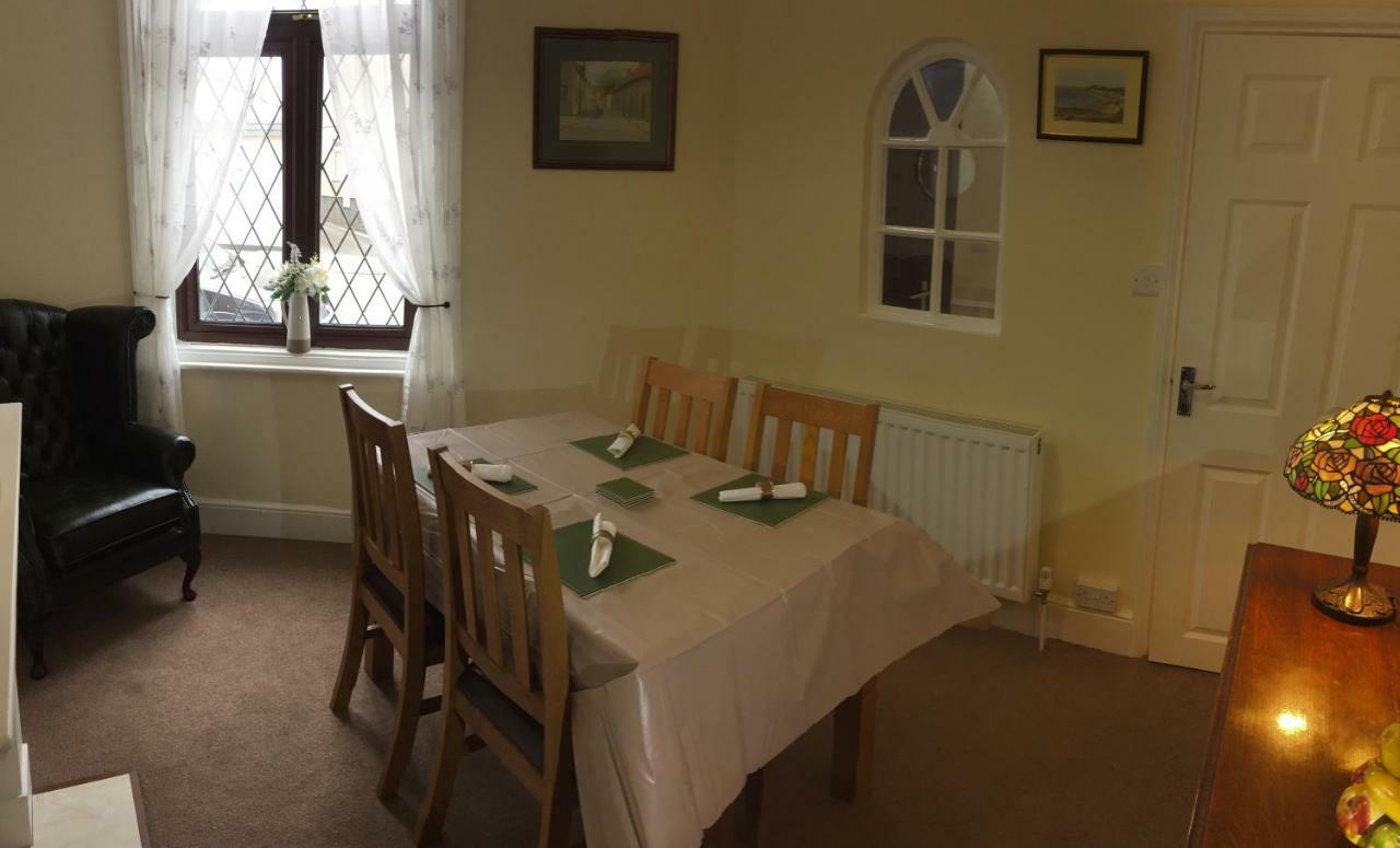 Browns Holiday Cottage Filey Esterno foto