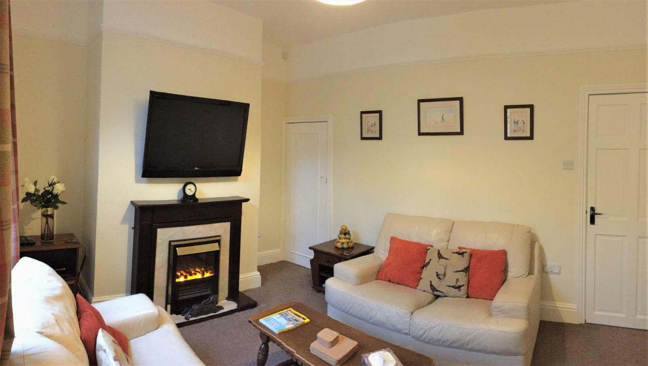 Browns Holiday Cottage Filey Esterno foto