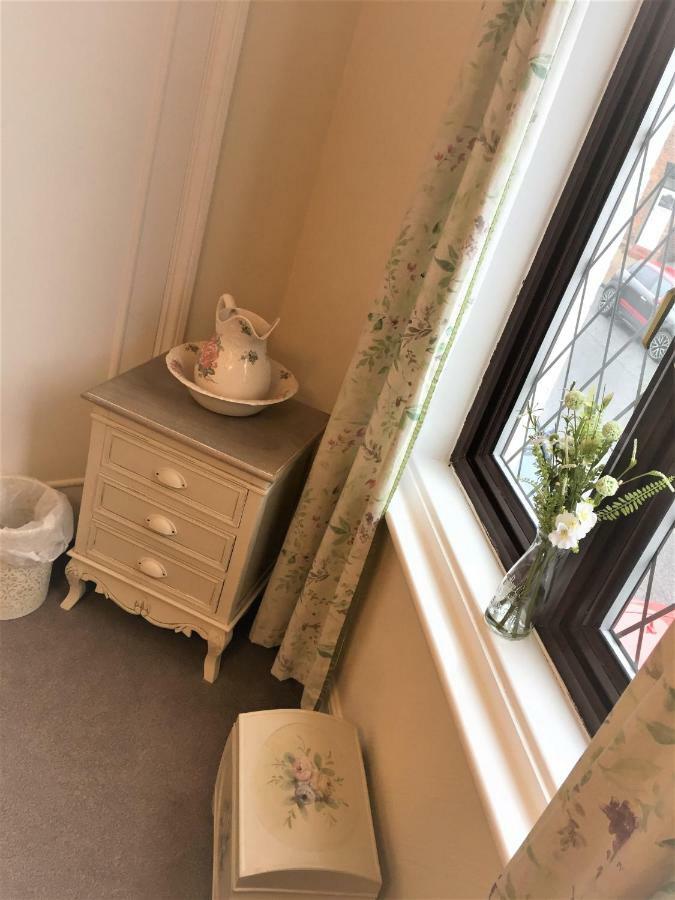 Browns Holiday Cottage Filey Esterno foto