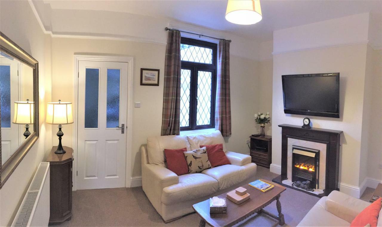 Browns Holiday Cottage Filey Esterno foto