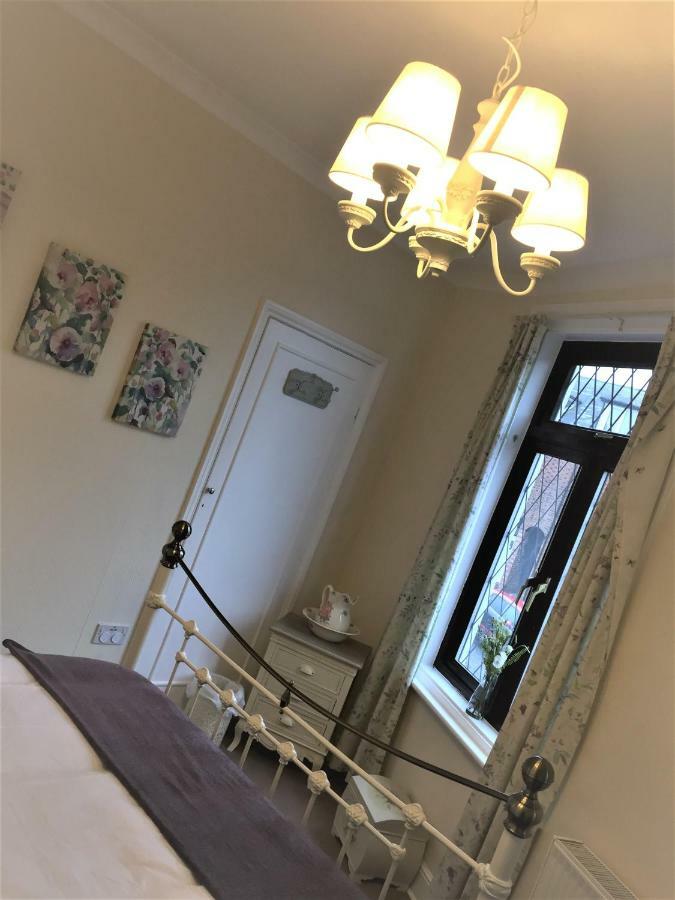 Browns Holiday Cottage Filey Esterno foto