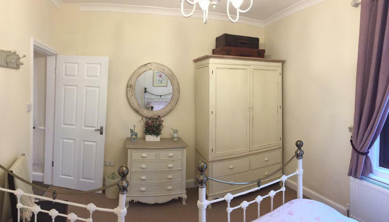 Browns Holiday Cottage Filey Esterno foto